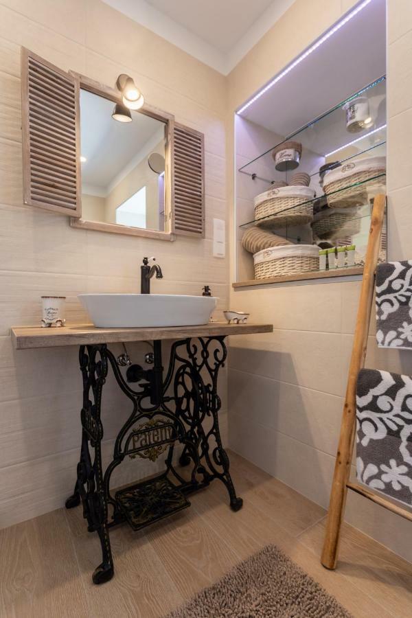 Relax Village Home Mare Кърк Екстериор снимка
